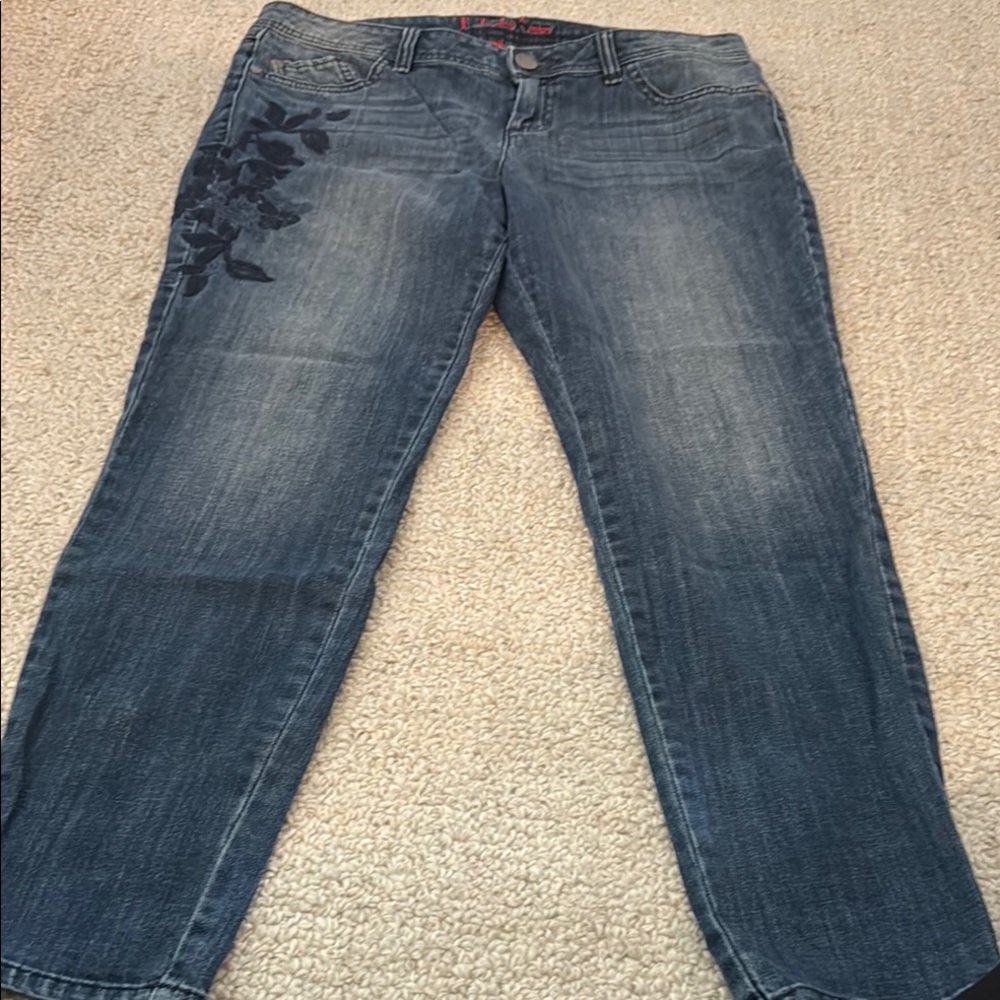 Elle Blue Ankle Cropped Jeans with Classic Fade